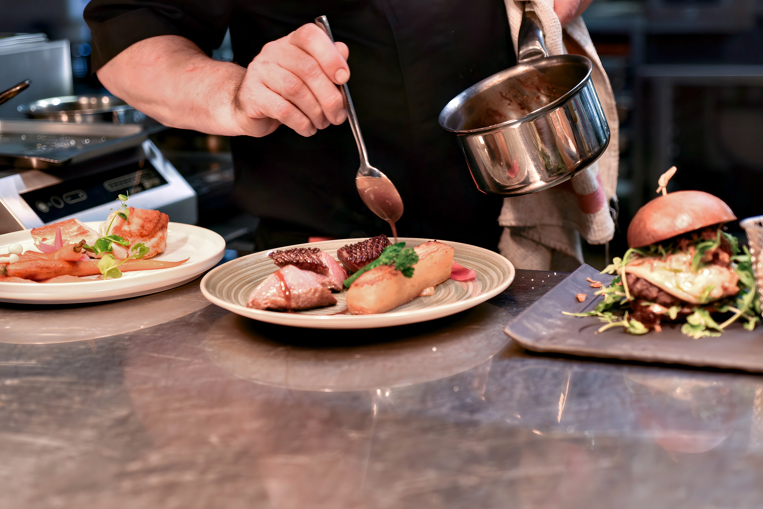Brasserie Marie — dressage d'un plat